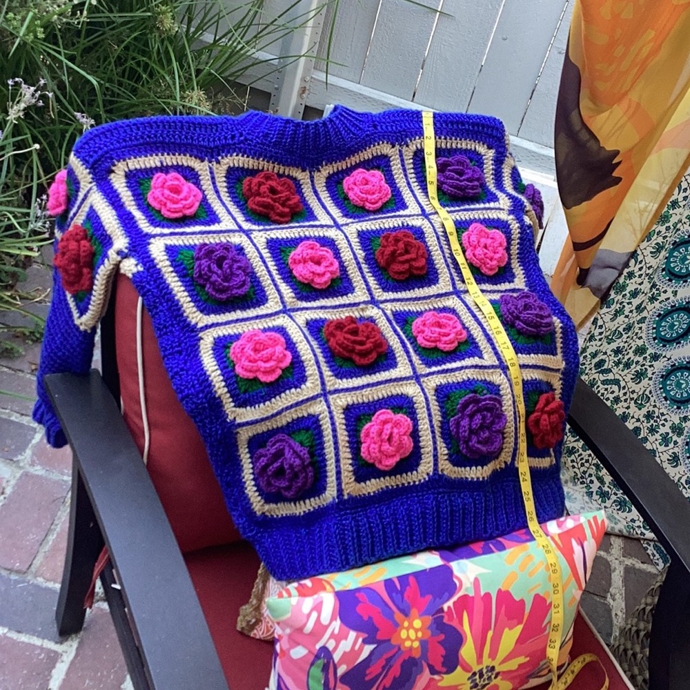 NEW | ✋HANDCRAFTED ❤️ Crocheted 🧶 Granny Squares & Roses 🌹 Sweater - Picture 7 of 9